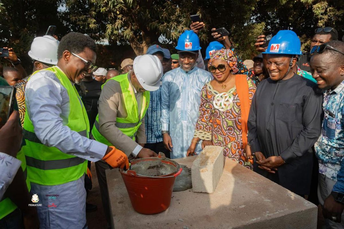 POSE DE LA PREMIÈRE PIERRE DE L’EXTENSION DE LA MÉDIATHÈQUE DE L’UNIVERSITÉ JULIUS NYERERE DE KANKAN