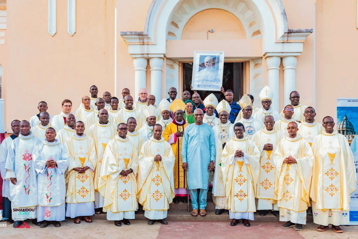 CATHÉDRALE SAINTE MARIE DE CONAKRY : LE PREMIER MINISTRE A ASSISTÉ À LA MESSE D’ACTION DE GRÂCE À L’OCCASION DE L’ÉLECTION DU NOUVEAU PAPE LÉON XIV