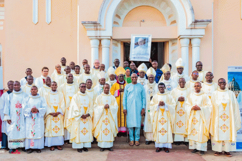 CATHÉDRALE SAINTE MARIE DE CONAKRY : LE PREMIER MINISTRE A ASSISTÉ À LA MESSE D’ACTION DE GRÂCE À L’OCCASION DE L’ÉLECTION DU NOUVEAU PAPE LÉON XIV