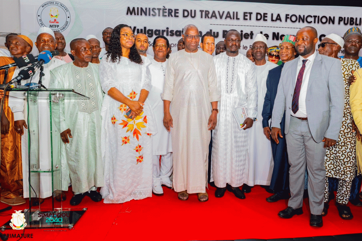 LE PREMIER MINISTRE PRESENTE LE PROJET DE NOUVELLE CONSTITUTION AUX PARTENAIRES SOCIAUX