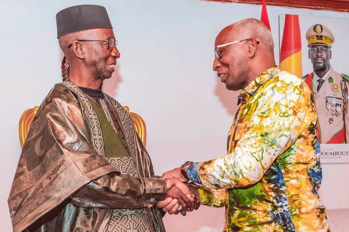 TOURNEE POST-REFERENDAIRE : LE PREMIER MINISTRE AMADOU OURY BAH ACCUEILLI PAR LA NOTABILITE DE N’ZEREKORE