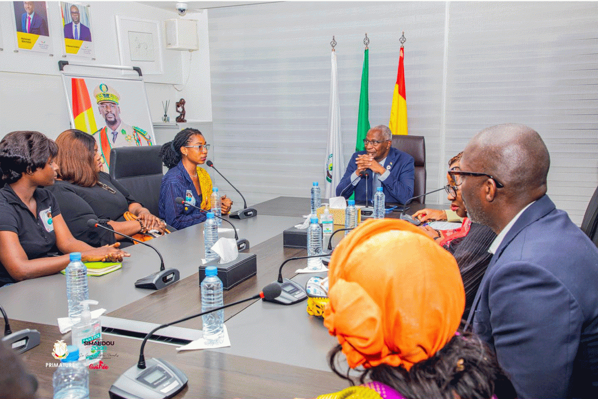 LE PREMIER MINISTRE ENCOURAGE L’ONG BARKY DANS SES INITIATIVES DE RECYCLAGE DES DECHETS PLASTIQUES