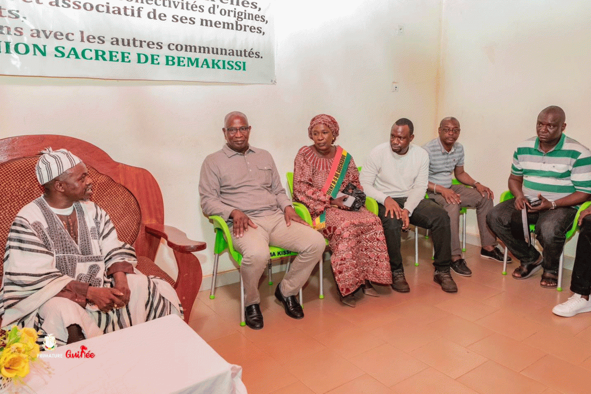 GUECKEDOU : LES SAGES ET LES FEMMES RÉAFFIRMENT LEUR APPUI AU PRÉSIDENT MAMADI DOUMBOUYA