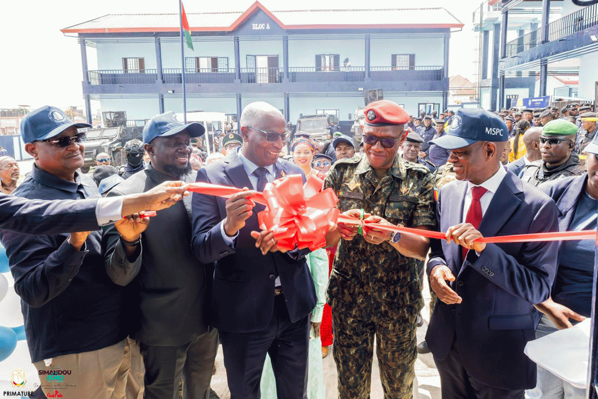 KIWAL : ARDIIƊO YAAKITORAAƁE BEN HURMBITII CMIS NO 22 WONUƊO SIMANTERII E HUƁEERE POLIISI DABOMPA.