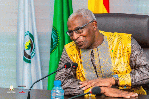 LE PREMIER MINISTRE ENCOURAGE LES ÉLÈVES DE L’AMERICAN INTERNATIONAL SCHOOL OF CONAKRY EN ROUTE POUR LE SOMMET AISA-GISS DE LUSAKA