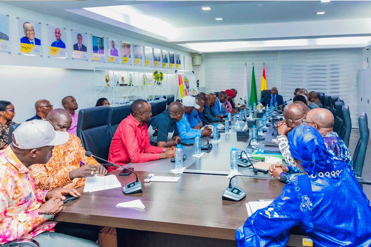 DIALOGUE SOCIAL : LE PREMIER MINISTRE IMPULSE UNE DYNAMIQUE D’APAISEMENT AVEC L’INTERSYNDICALE DES ENSEIGNANTS