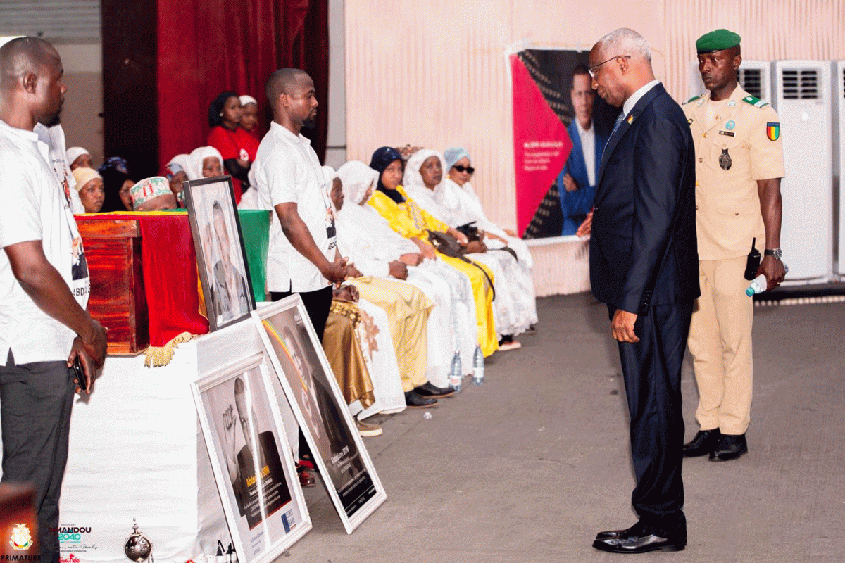 KA HIWRONDIRAL BATTANE ABDULLAAHI SOO : ARDIIƊO YAAKITORAAƁE ƁEN BINNDE SENNDIKAAƁE BEN