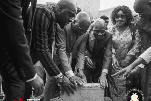 HABITAT ET BIEN-ÊTRE : LE PREMIER MINISTRE POSE LA PREMIÈRE PIERRE DE LA CITÉ DES FONCTIONNAIRES DE KALOUM