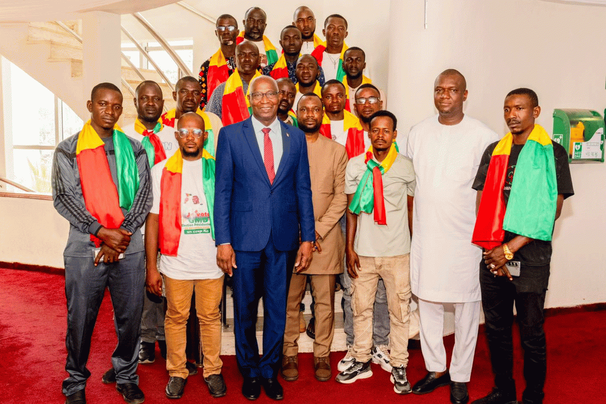 INVESTITURE DU CHEF DE L’ÉTAT : DES JEUNES RALLIENT CONAKRY A MOTO DEPUIS KANKAN