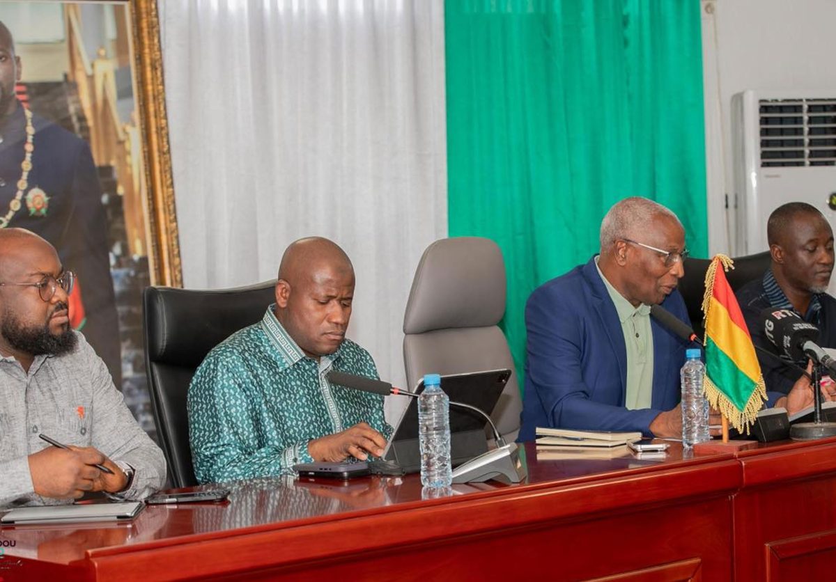 ߛߌߡߊ߲ߘߎ߯ ߂߀߄߀ ߢߍߥߟߊ: ߥߊ߬ߣߊ ߟߎ߬ ߓߘߊ߫ ߞߙߎߝߊ߫ ߖߊ߬ߕߋ߬ߘߐ߬ߛߌ߮ ߜߋ߬ߟߎ߲߬ߠߌ߲ ߟߊ߲ߞߣߍߡߊ ߞߊ߲ߡߊ߬.