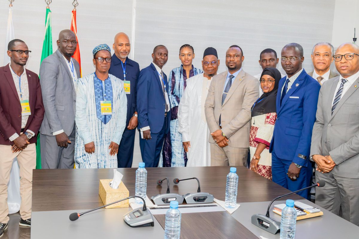 YAAKITORDE ARANERE : YEWTIDUGOL E MOJOBERE JUƊOOƁE BIREEDI ƁEN GINE FII ÑINNUGOL NJUƁƁUDI E BANŊAL NGAL